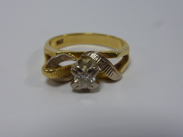 Unusual 18ct gold and Diamond solitaire ring, 6. - Image 2 of 4