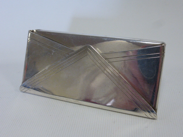 Egyptian silver desk tidy in the form of an open envelope, 9.5cms in length, 61.