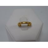 A 22ct gold wedding band, 2g,