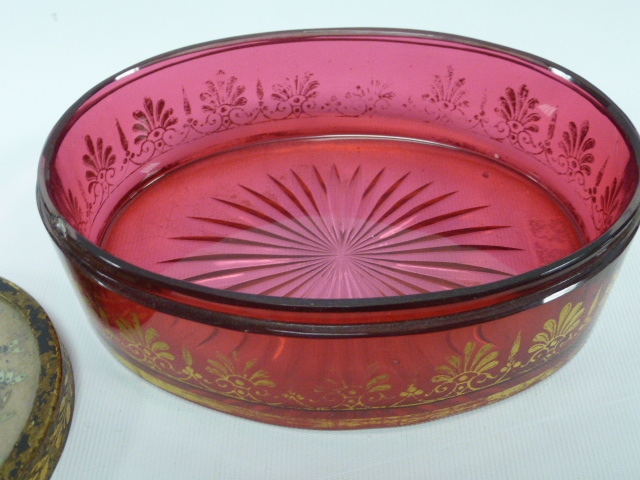 An early 19th Century Regency oval Cranberry glass casket with gilt decoration to the side and with - Image 2 of 6