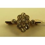 AN EDWARDIAN DIAMOND SET SCARF BROOCH, set with twelve old cushion cut diamonds, in a gold