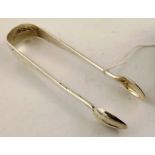 A PAIR OF LATE VICTORIAN SILVER SUGAR NIPS, bears crest, London 1898, 41g