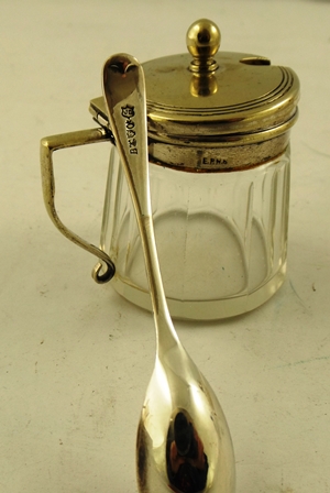 A PAIR OF SILVER COLOURED METAL CONDIMENTS, each having a foliate decorated screw-fit lid upon an - Image 3 of 3
