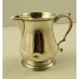 BARNARD FAMILY A VICTORIAN GEORGIAN STYLE SILVER CREAM JUG fashioned as a baluster mug with spout