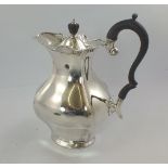 JOHN ROUND & CO. AN EARLY 20TH CENTURY SILVER HOT WATER JUG, of lobed baluster form with pierced