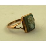 A 9CT GOLD LADY'S DRESS RING having inset cameo depicting a classical head profile
