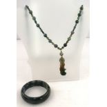 A MOSS AGATE FACETTED BEAD NECKLACE suspending a pendant of a Guanyin, (doubled including pendant,
