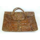 AN EARLY 20TH CENTURY ALLIGATOR LEATHER HANDBAG, 40cm wide at base