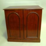 A LATE VICTORIAN MAHOGANY COLLECTOR'S CABINET having two arch moulded doors opening to reveal four