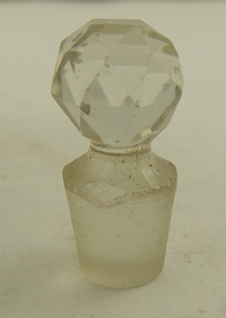 J. COLLYER LTD. A SILVER CAPPED SCENT BOTTLE having scrolled pressed decorated mushroom cap with - Image 3 of 4