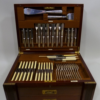 A MAPPIN AND WEBB MAHOGANY CANTEEN OF PLATED FLATWARE, the case with brass side carrying handles, - Image 2 of 8