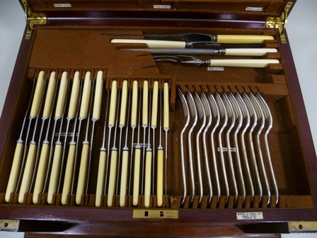 A MAPPIN AND WEBB MAHOGANY CANTEEN OF PLATED FLATWARE, the case with brass side carrying handles, - Image 4 of 8