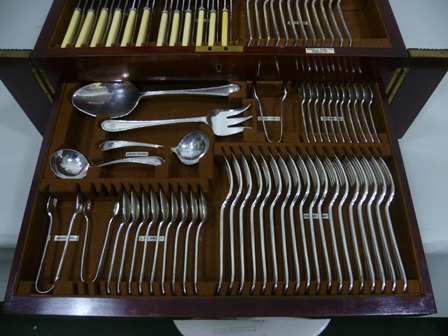 A MAPPIN AND WEBB MAHOGANY CANTEEN OF PLATED FLATWARE, the case with brass side carrying handles, - Image 6 of 8