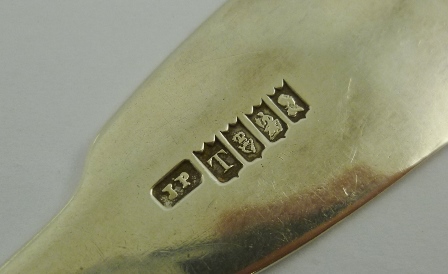 JOHN POWER A GEORGE III IRISH SILVER TABLE SPOON of fiddle pattern, Dublin 1815 engraved with a - Image 3 of 3