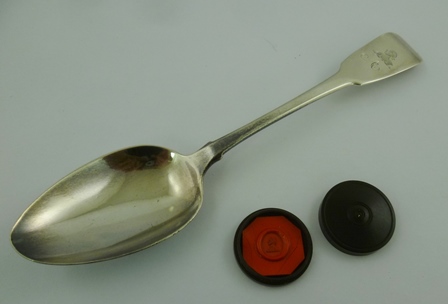 JOHN POWER A GEORGE III IRISH SILVER TABLE SPOON of fiddle pattern, Dublin 1815 engraved with a