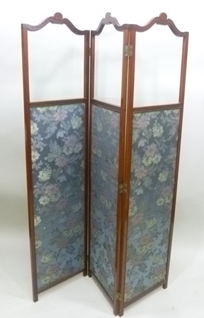 AN EDWARDIAN MAHOGANY FRAMED THREE-SECTION MODESTY SCREEN, fabric and glass panelled with string
