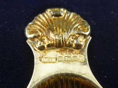 MAPPIN BROTHERS (CHARLES MAPPIN) AN EARLY 20TH CENTURY SILVER THIMBLE, having engraved floral - Image 2 of 2