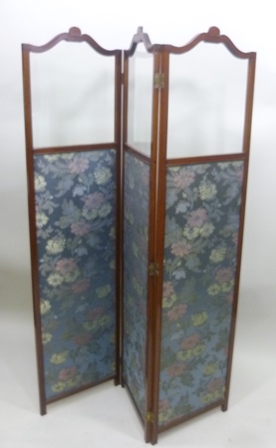 AN EDWARDIAN MAHOGANY FRAMED THREE-SECTION MODESTY SCREEN, fabric and glass panelled with string - Image 2 of 2
