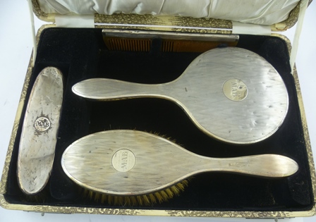 K** & L** A GEORGE V SILVER MOUNTED DRESSING TABLE SET, boxed, comprising a hand mirror, two brushes - Image 2 of 3