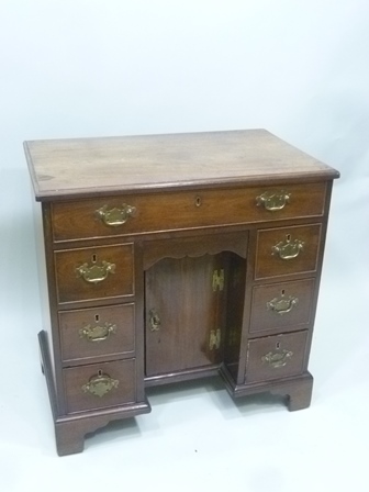 AN 18TH CENTURY GEORGIAN MAHOGANY DESK of pedestal form, fitted one long and six small drawers, with - Image 3 of 3
