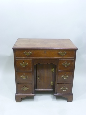 AN 18TH CENTURY GEORGIAN MAHOGANY DESK of pedestal form, fitted one long and six small drawers, with