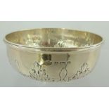 ELKINGTON A GEORGE V SILVER BOWL, with acanthus tongue decoration, Birmingham 1911, 11cm diameter,