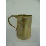 VINERS LTD (EMILE VINER) A GEORGIAN DESIGN SILVER TANKARD with line band decoration and shaped