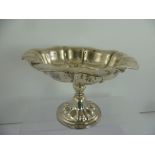 BARRACLOUGH & SONS A SILVER TAZZA fashioned with a lobed bowl and rolled rim on a turned stem and
