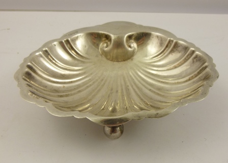 TWO SILVER BUTTER DISHES, one Walker & Hall with scallop feet and another Barker Brothers, on - Image 4 of 5