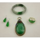 A SELECTION OF CHINESE JADE JEWELLERY, comprising a silver and jade ring, silver and jade