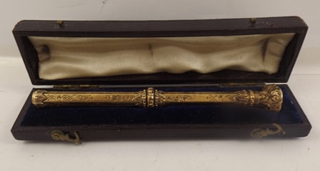 A CONTINENTAL SILVER GILT & MOTHER OF PEARL PAPER/FRUIT KNIFE having fixed blade and possibly gold - Image 4 of 6