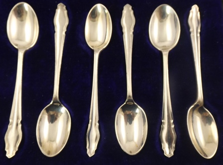 A SET OF SIX SILVER TEASPOONS, cased, together with two sets of six silver handled TEA KNIVES, - Image 5 of 7