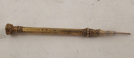 A CONTINENTAL SILVER GILT & MOTHER OF PEARL PAPER/FRUIT KNIFE having fixed blade and possibly gold - Image 5 of 6