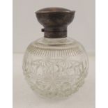 A SILVER CAPPED CUT LEAD CRYSTAL SCENT BOTTLE, having tortoiseshell inset top, London