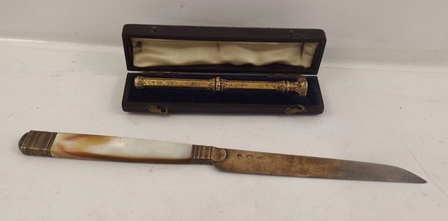 A CONTINENTAL SILVER GILT & MOTHER OF PEARL PAPER/FRUIT KNIFE having fixed blade and possibly gold