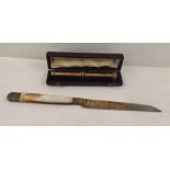 A CONTINENTAL SILVER GILT & MOTHER OF PEARL PAPER/FRUIT KNIFE having fixed blade and possibly gold