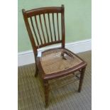 AN EDWARDIAN MAHOGANY SINGLE CHAIR having shaped back splats on turned fore supports (bears