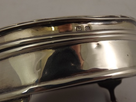 A PART SILVER AND TORTOISESHELL DRESSING TABLE SET comprising; oval hinged lid box, hand vanity - Image 9 of 9