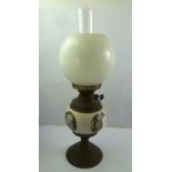 AN EARLY 20TH CENTURY ENGLISH DUPLEX OIL LAMP with opaque white globe shade and reservoir