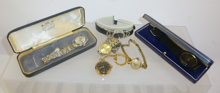 A COLLECTION OF COSTUME JEWELLERY, 21 pieces 1940's/50's to include a signed bracelet, mostly - Image 3 of 4