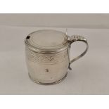 A GEORGE III SILVER BARREL MUSTARD POT, lidded, with blue glass liner, London 1800, 96g