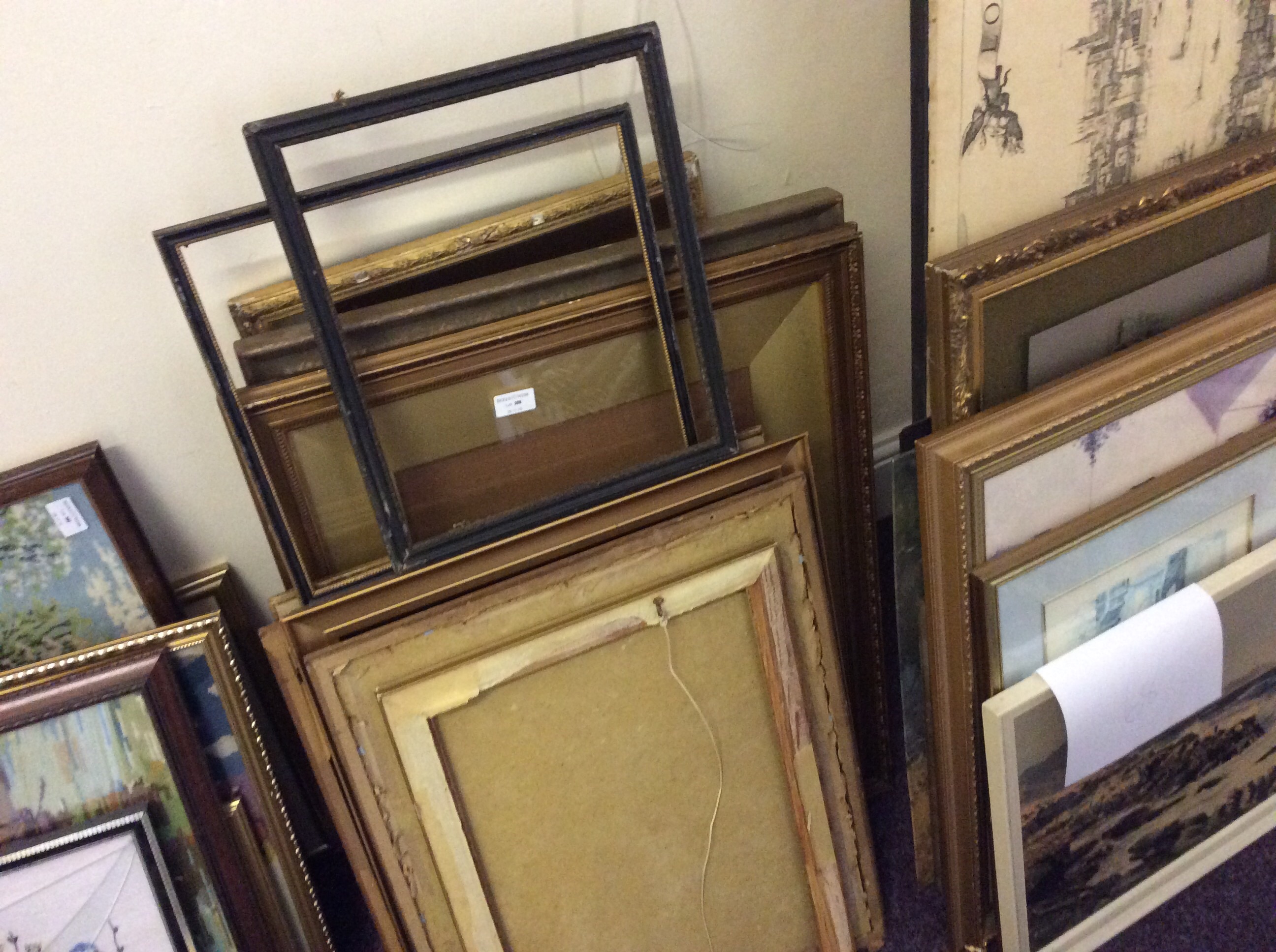 A selection of empty frames of various sizes.