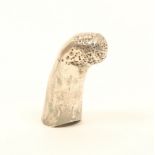 A silver finger cover to the lower finger joint, 5cm.