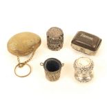 Five thimble cases, comprising; two hinged white metal box form examples, both stamped, both 2.