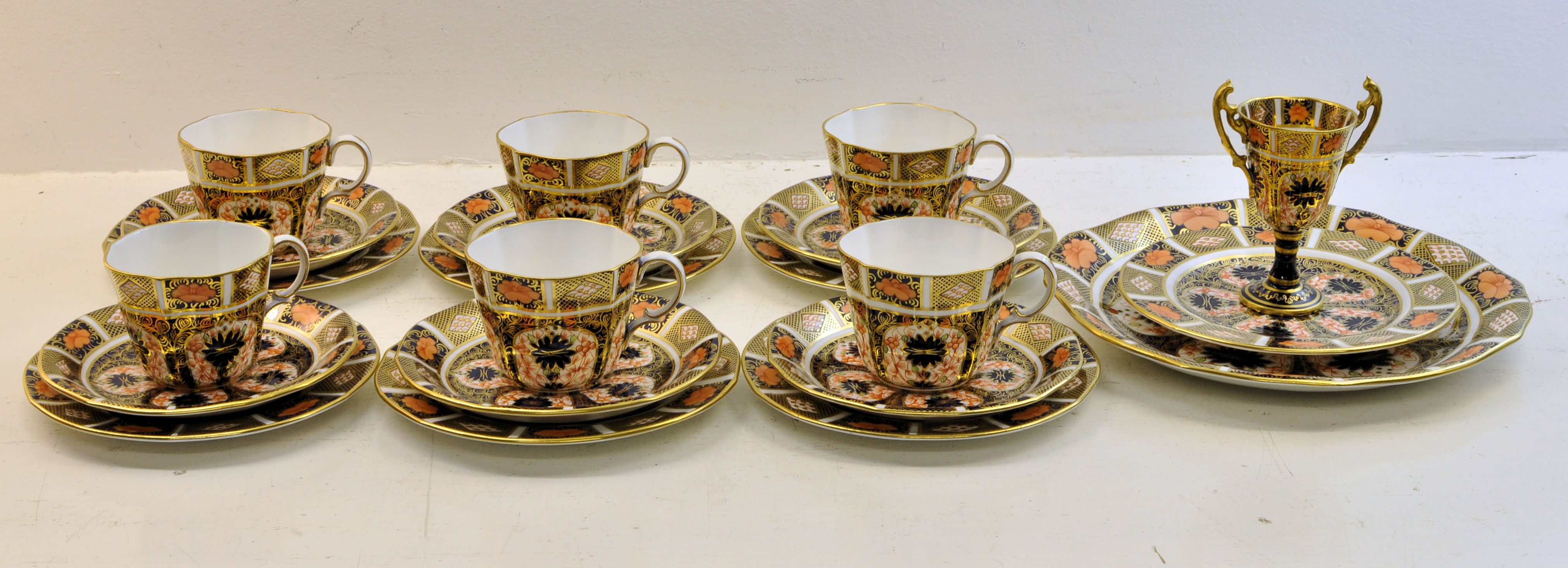 A Royal Crown Derby Imari pattern Teaset comprising six cups, six saucers, seven plates and a