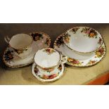 A Royal Albert Old Country Roses Dinner Service comprising nine dinner plates, six dessert plates,