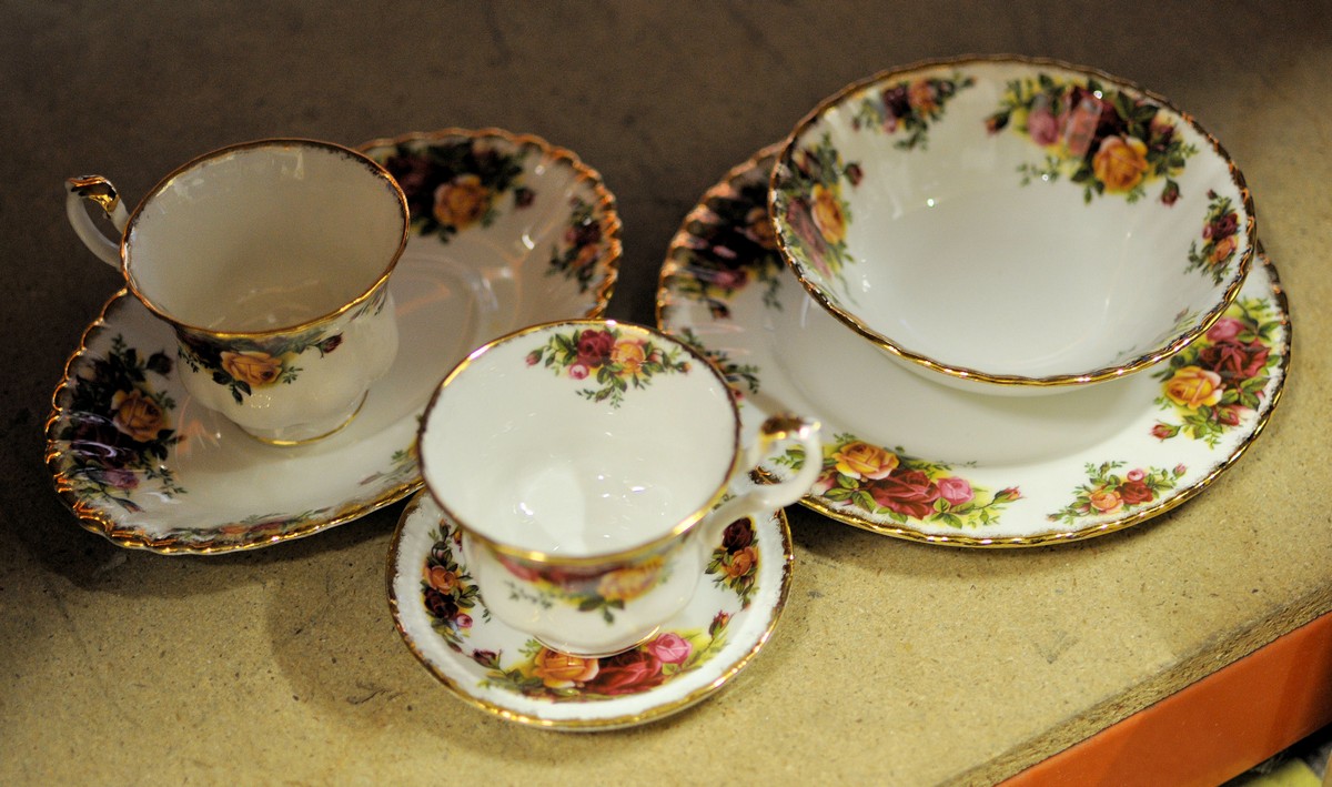 A Royal Albert Old Country Roses Tea Service comprising twelve teacups, twelve saucers, twelve tea