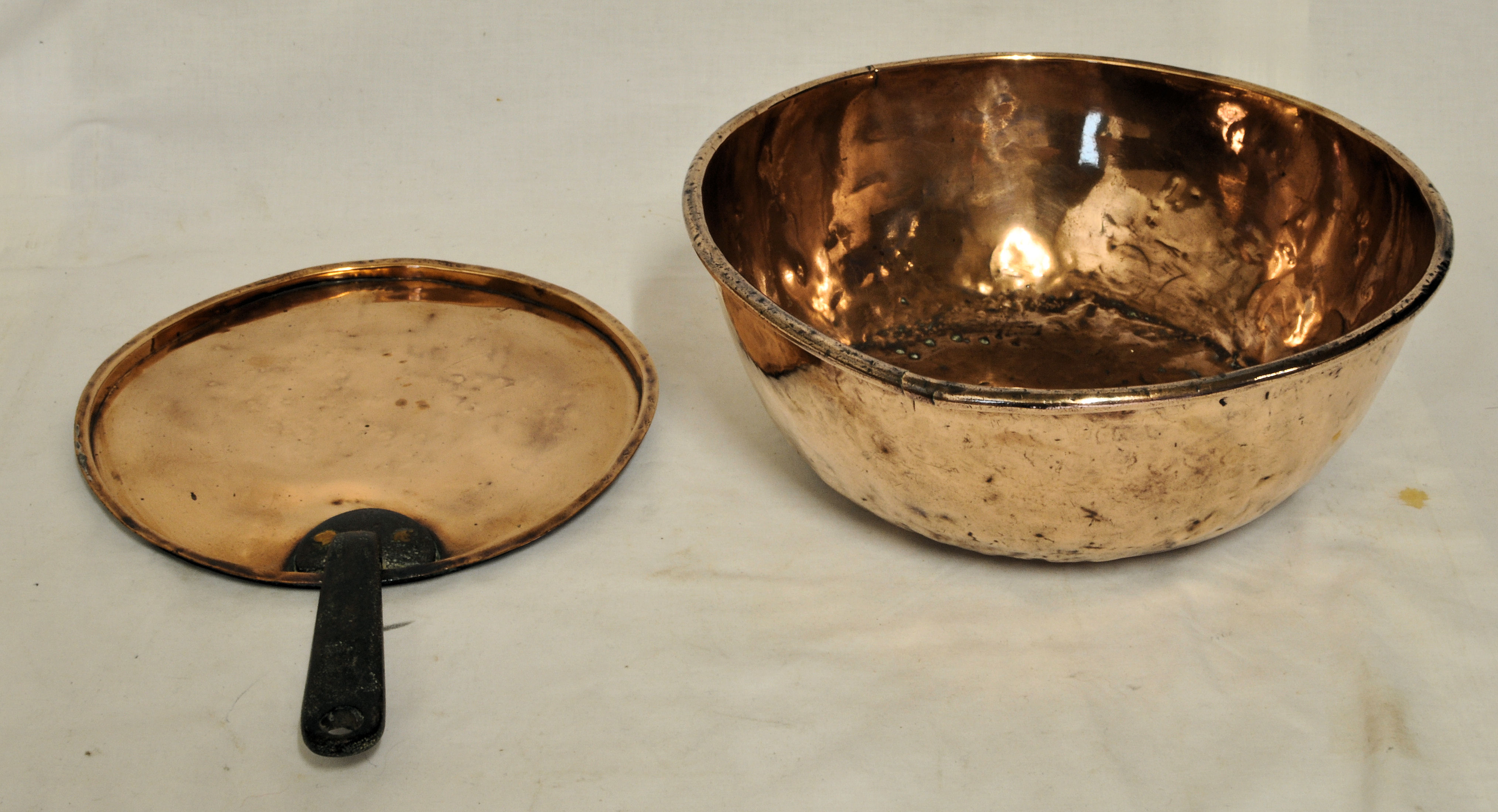 A 19th Century copper circular Mixing Bowl, 11" (28cms) diameter and a 19th Century copper