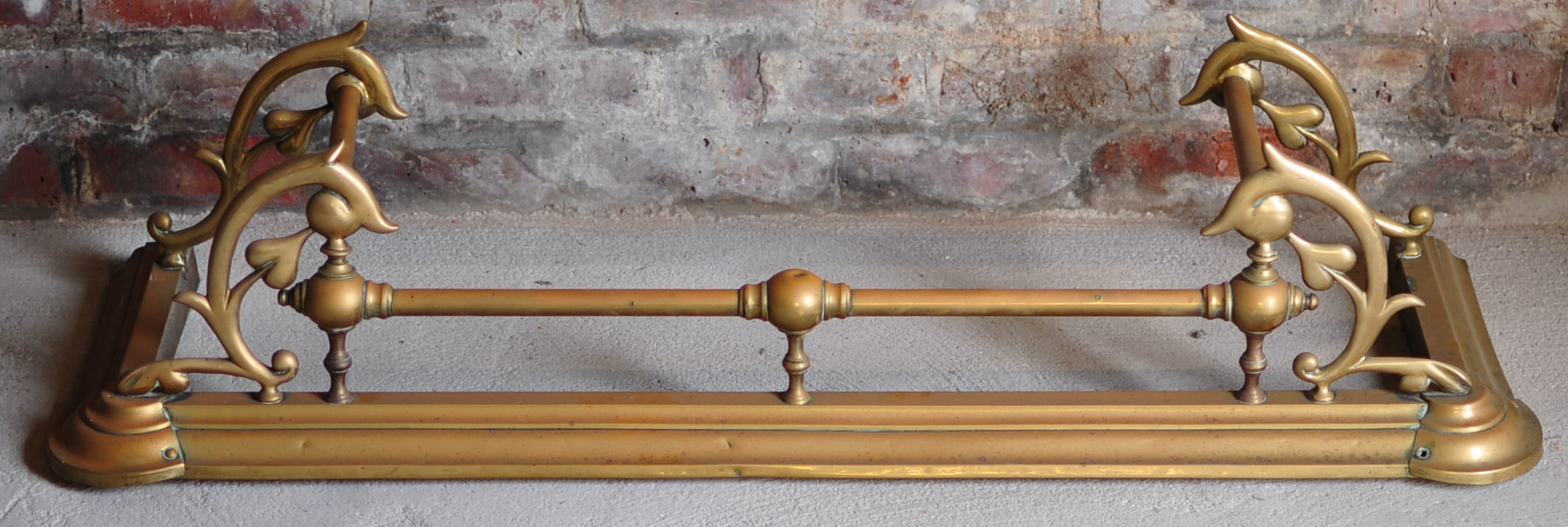 A late Victorian brass Fender of Art Nouveau design, 4' (122cms) wide.