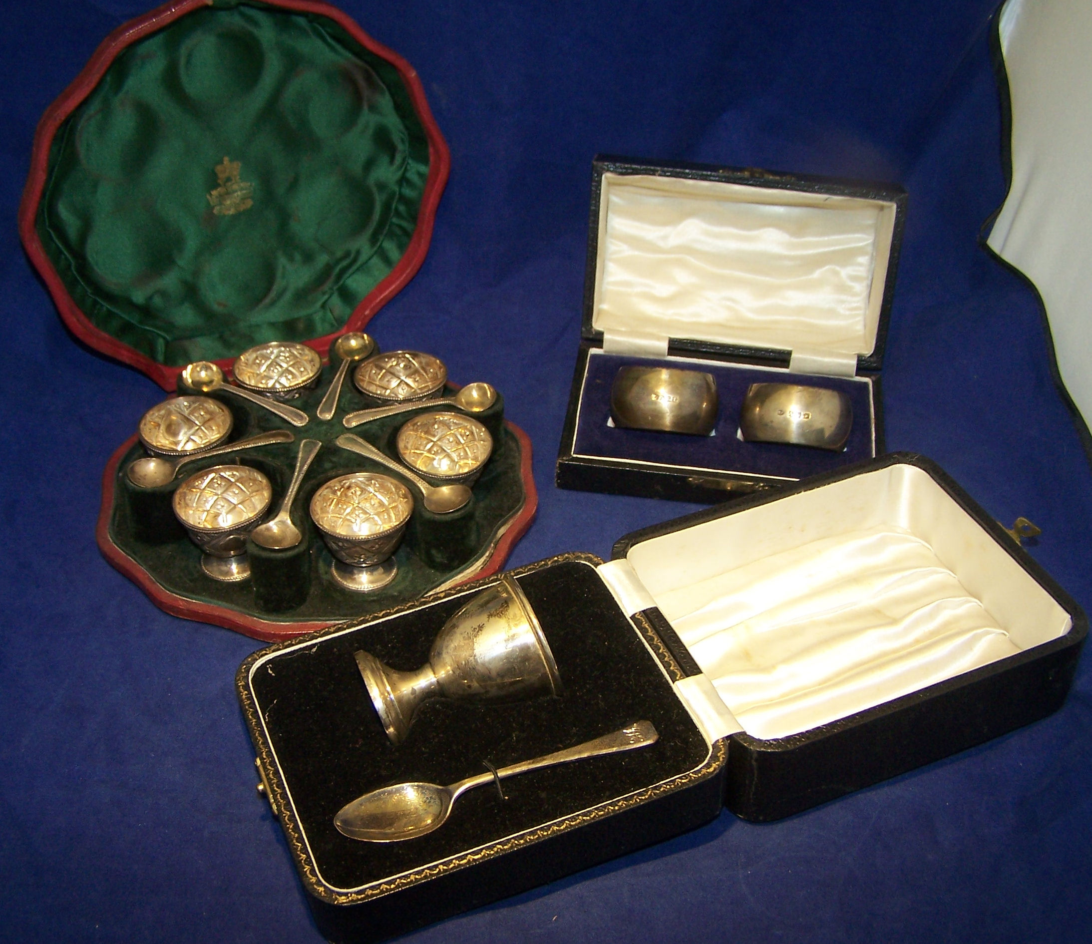 A pair of plain silver Serviette Rings, Birmingham 1921 and 1924 (cased), a silver Egg Cup and Spoon
